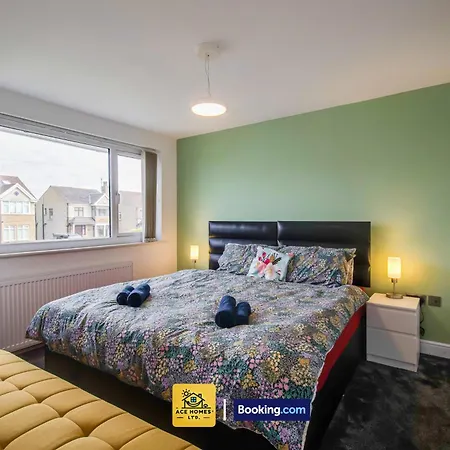 Prázdninový dům Three Br House By Ace Homes Short Lets & Serviced With Free Wifi Sleeps7