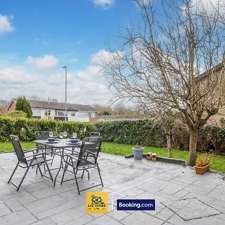 Three Br House By Ace Homes Short Lets & Serviced With Free Wifi Sleeps7 *