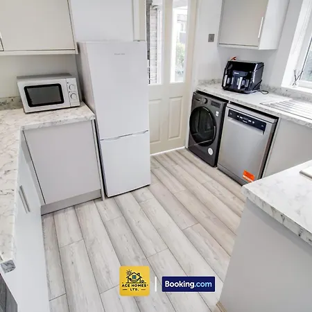 Prázdninový dům Three Br House By Ace Homes Short Lets & Serviced With Free Wifi Sleeps7 *