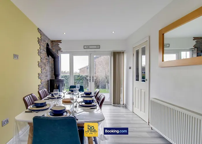 Three Br House By Ace Homes Short Lets & Serviced With Free Wifi Sleeps7 * לידס