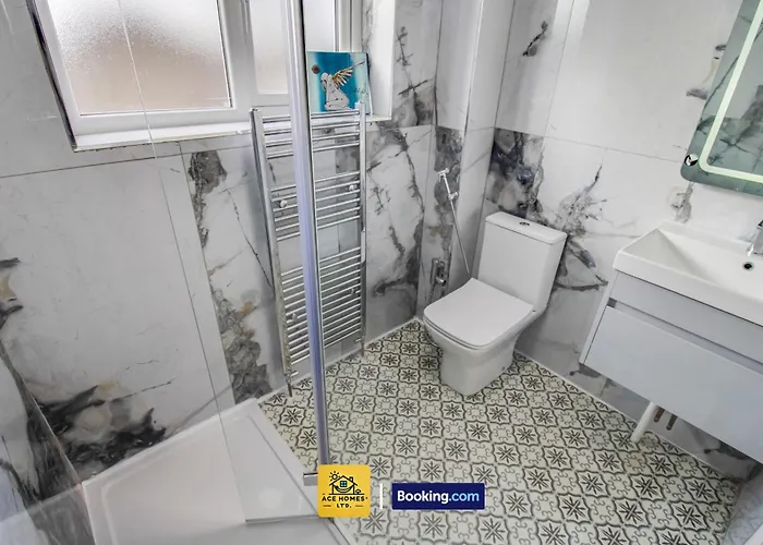 Three Br House By Ace Homes Short Lets & Serviced With Free Wifi Sleeps7 לידס