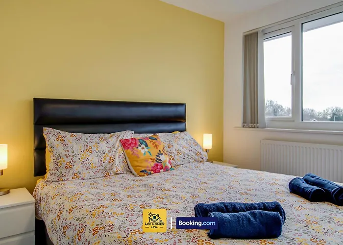 Three Br House By Ace Homes Short Lets & Serviced With Free Wifi Sleeps7 * לידס