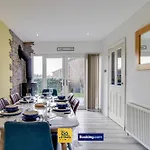 Convenient Flat By Ace Homes Contractors With Free Parking * Leeds (West Yorkshire)