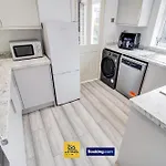 Holiday home Convenient Flat By Ace Homes Contractors With Free Parking *