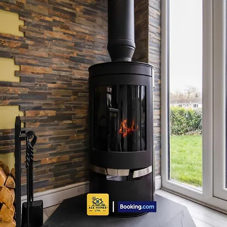 Holiday home Three Br House By Ace Homes Short Lets & Serviced With Free Wifi Sleeps7