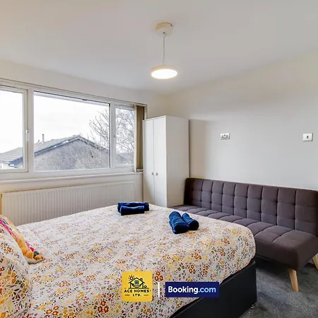 Convenient Flat By Ace Homes Contractors With Free Parking Hébergement de vacances