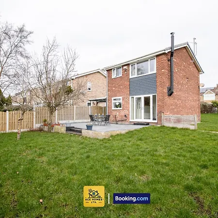 Three Br House By Ace Homes Short Lets & Serviced With Free Wifi Sleeps7 *