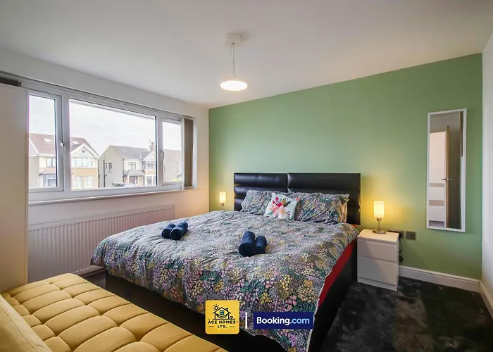 Semesterbostad Three Br House By Ace Homes Short Lets & Serviced With Free Wifi Sleeps7