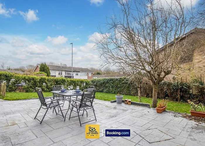 Three Br House By Ace Homes Short Lets & Serviced With Free Wifi Sleeps7 *