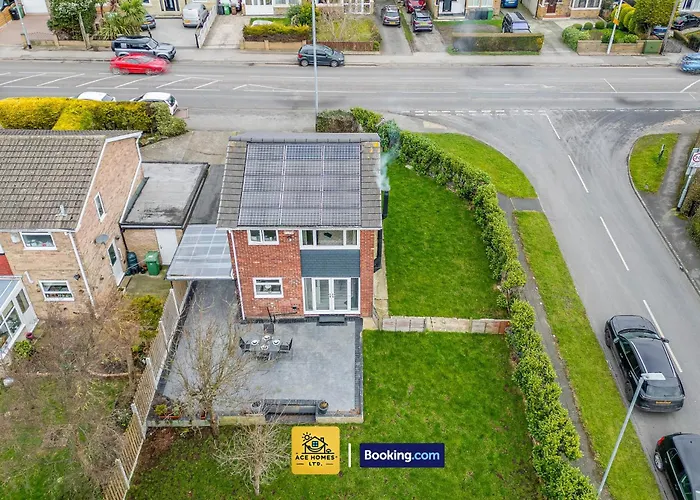 Three Br House By Ace Homes Short Lets & Serviced With Free Wifi Sleeps7 Holiday home *