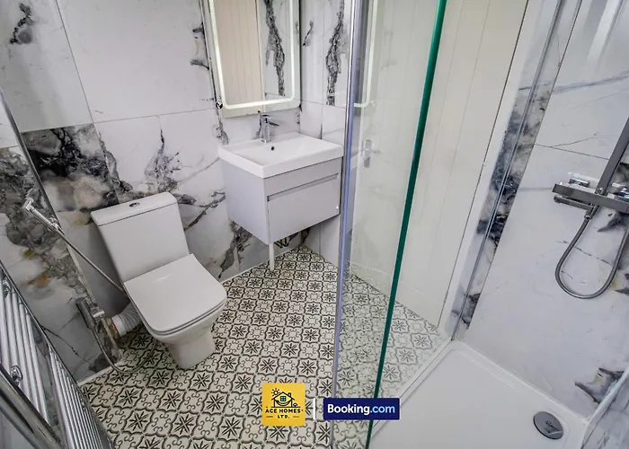 Three Br House By Ace Homes Short Lets & Serviced With Free Wifi Sleeps7 Leeds (West Yorkshire)