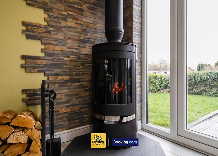 Holiday home Three Br House By Ace Homes Short Lets & Serviced With Free Wifi Sleeps7