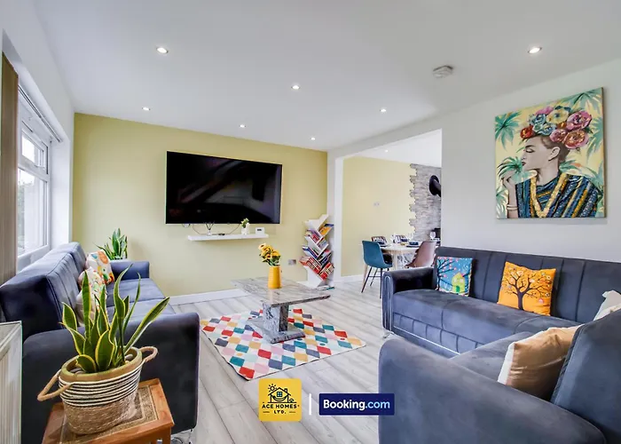 Three Br House By Ace Homes Short Lets & Serviced With Free Wifi Sleeps7 Holiday home Leeds (West Yorkshire)