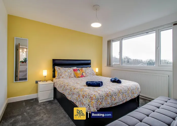 Three Br House By Ace Homes Short Lets & Serviced With Free Wifi Sleeps7 * Leeds (West Yorkshire)